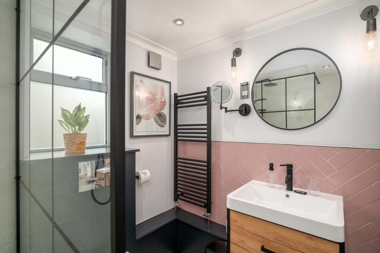 Guestready - Unique Home Near Wimbledon With Gorgeous Deck And Parking Londra Exterior foto
