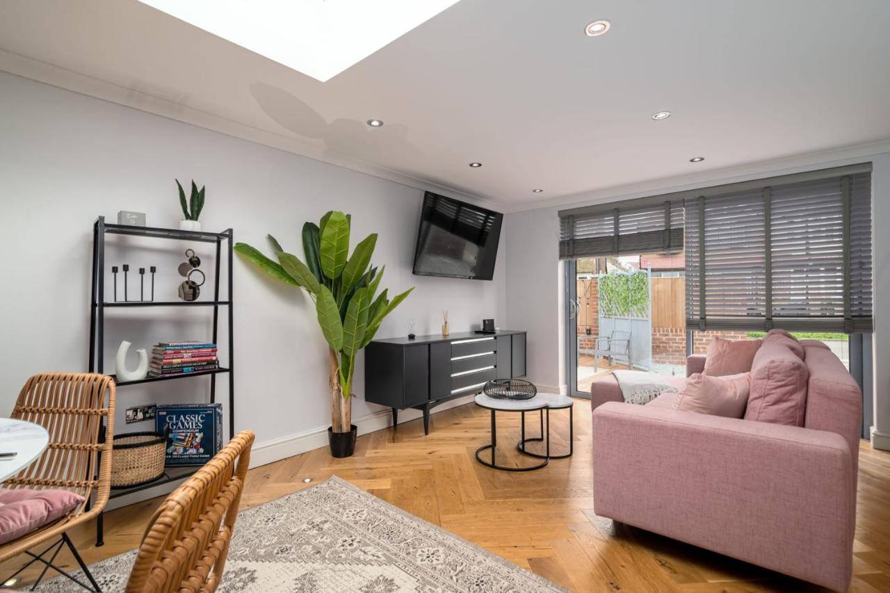 Guestready - Unique Home Near Wimbledon With Gorgeous Deck And Parking Londra Exterior foto