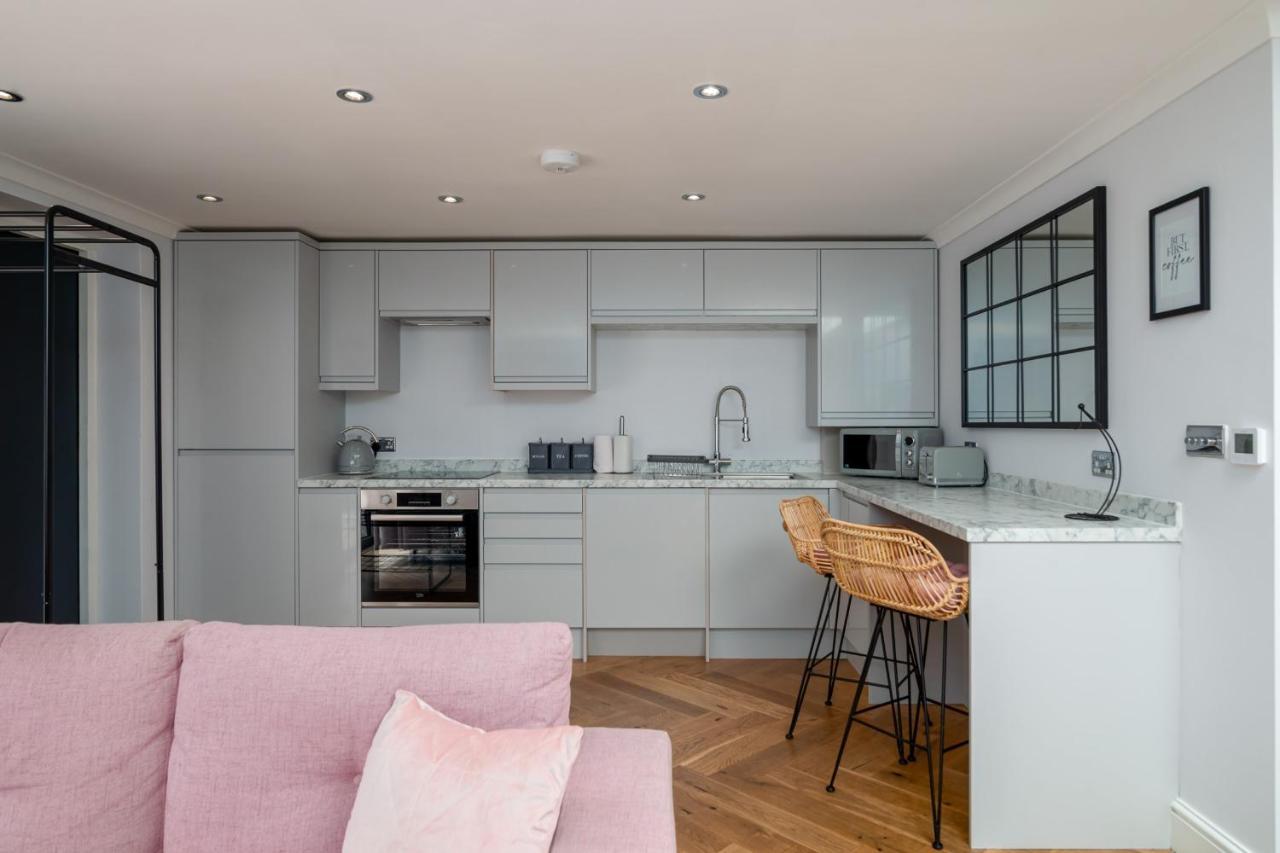 Guestready - Unique Home Near Wimbledon With Gorgeous Deck And Parking Londra Exterior foto