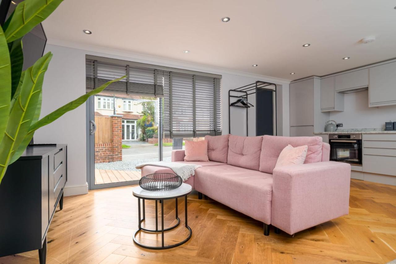 Guestready - Unique Home Near Wimbledon With Gorgeous Deck And Parking Londra Exterior foto